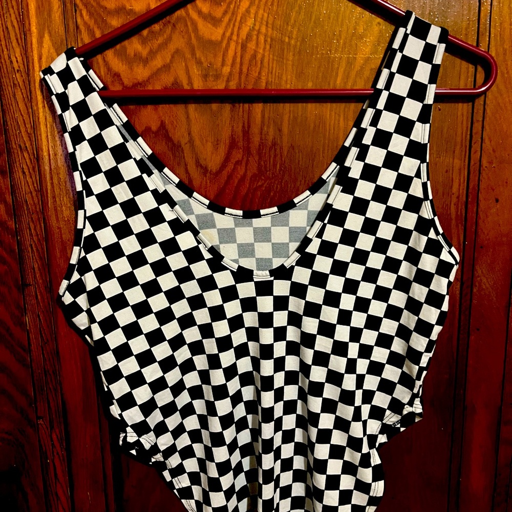 Body suite black Nd white very stretchy
